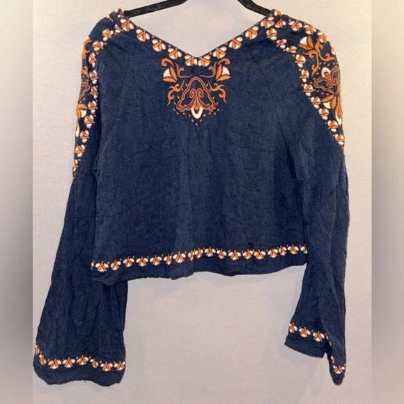 Free people bell sleeve crop top size XS embroidered paisley pattern navy blue - Picture 5 of 8